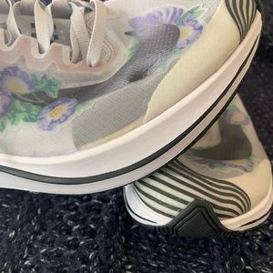 Nike Zoom Fly Pure Platinum Floral size 10